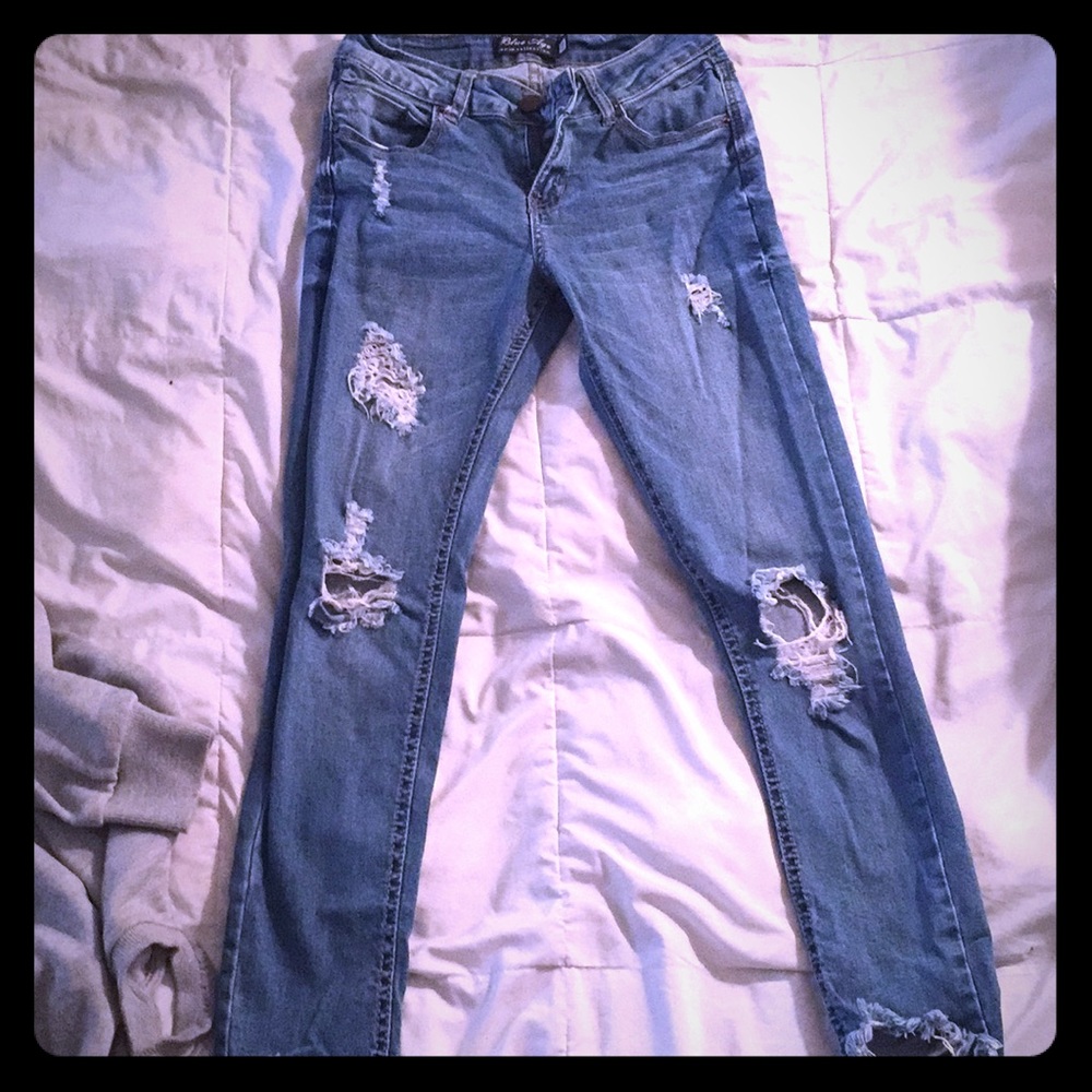 Cut off ripped skinny jeans